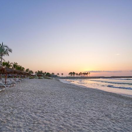 Salalah Rotana Resort Luaran gambar Sunset at the beach